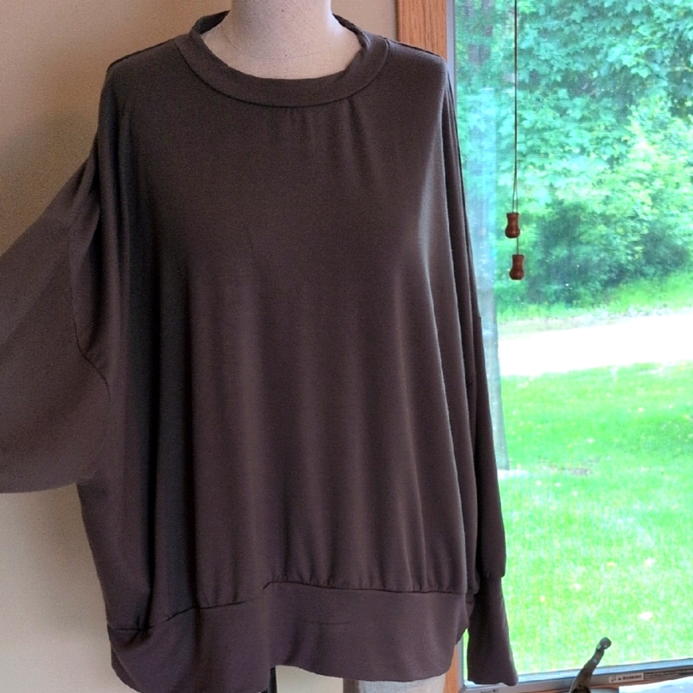Med. BB Dakota Olive Army Green Top